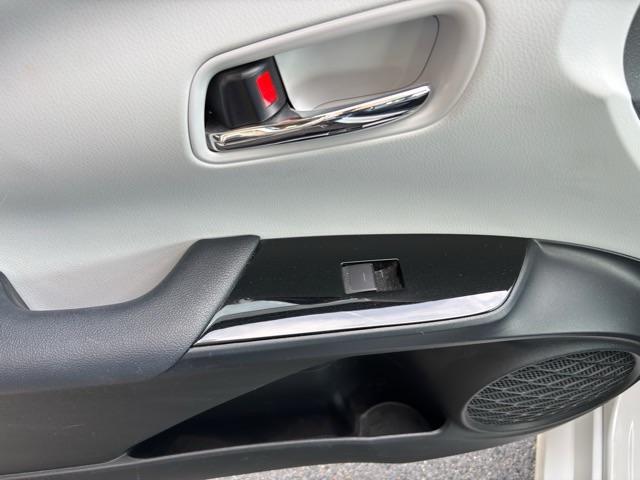 プリウス Ａ　禁煙車　９インチナビ　フルセグＴＶ　ｂｌｕｅｔｏｏｔｈ　バックカメラ　ＥＴＣ　パワーシート　シートヒーター　ヘッドアップディスプレイ　パーキングアシスト　クリアランスソナー　クルーズコントロール（44枚目）