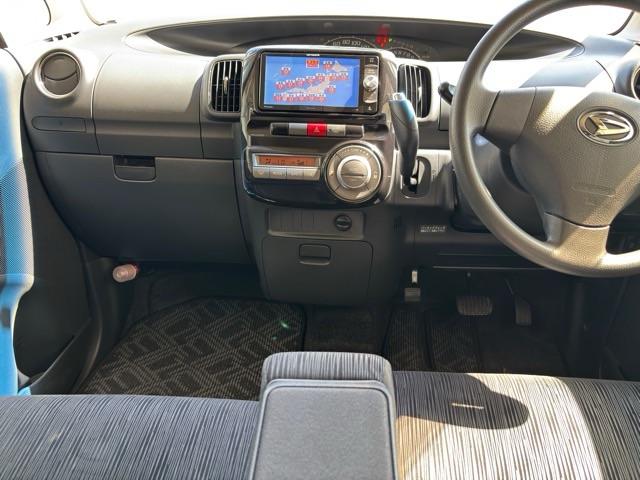 タント カスタムＸスペシャル　禁煙車　ナビ　ワンセグＴＶ　純正アルミ　片側電動スライドドア　ＨＩＤヘッドライト　アイドリングストップ（9枚目）