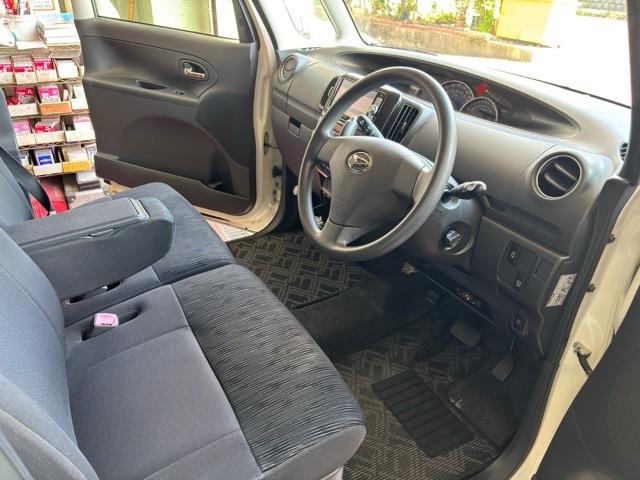 タント カスタムＸスペシャル　禁煙車　ナビ　ワンセグＴＶ　純正アルミ　片側電動スライドドア　ＨＩＤヘッドライト　アイドリングストップ（19枚目）