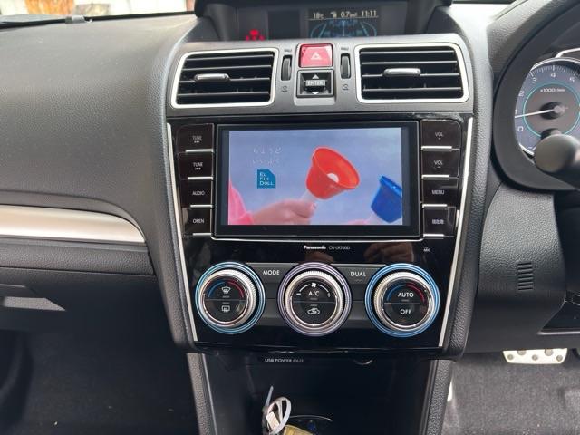 ＸＶ ２．０ｉ－Ｌ　アイサイト　禁煙車　革シート　純正ナビ　フルセグＴＶ　ＤＶＤ再生　ｂｌｕｅｔｏｏｔｈ　ＥＴＣ　バックカメラ　シートヒーター　パワーシート　ＨＩＤヘッドライト　クルーズコントロール　スバルアイサイト　ＳＩドライブ（10枚目）