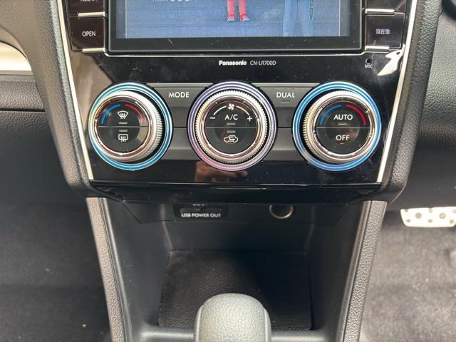 ＸＶ ２．０ｉ－Ｌ　アイサイト　禁煙車　革シート　純正ナビ　フルセグＴＶ　ＤＶＤ再生　ｂｌｕｅｔｏｏｔｈ　ＥＴＣ　バックカメラ　シートヒーター　パワーシート　ＨＩＤヘッドライト　クルーズコントロール　スバルアイサイト　ＳＩドライブ（11枚目）