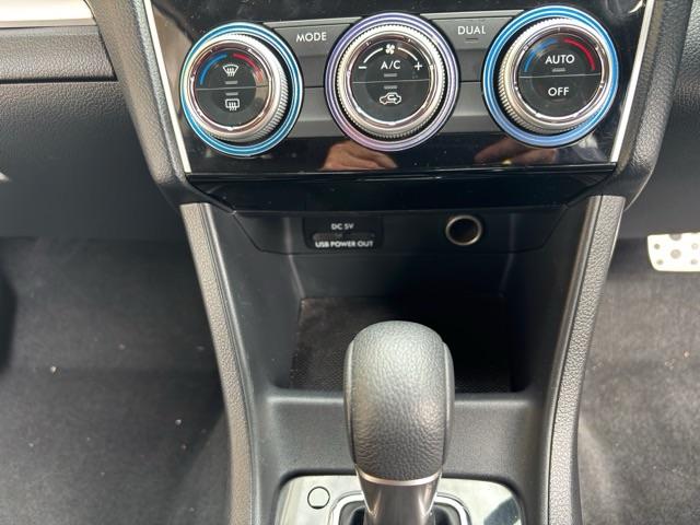 ＸＶ ２．０ｉ－Ｌ　アイサイト　禁煙車　革シート　純正ナビ　フルセグＴＶ　ＤＶＤ再生　ｂｌｕｅｔｏｏｔｈ　ＥＴＣ　バックカメラ　シートヒーター　パワーシート　ＨＩＤヘッドライト　クルーズコントロール　スバルアイサイト　ＳＩドライブ（12枚目）