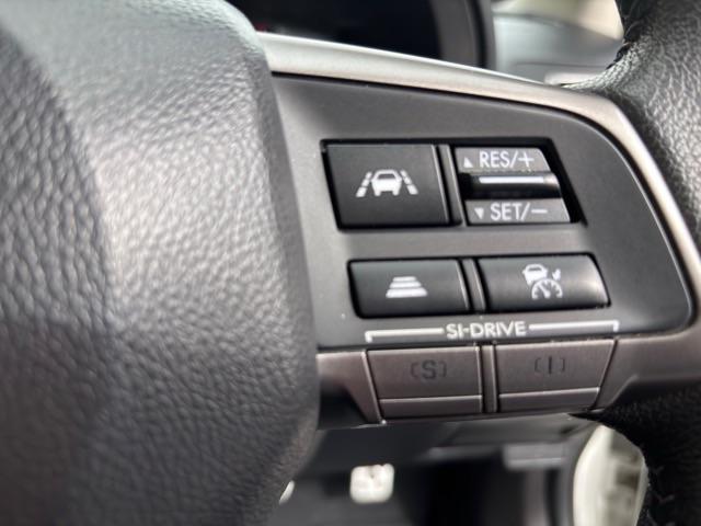 ＸＶ ２．０ｉ－Ｌ　アイサイト　禁煙車　革シート　純正ナビ　フルセグＴＶ　ＤＶＤ再生　ｂｌｕｅｔｏｏｔｈ　ＥＴＣ　バックカメラ　シートヒーター　パワーシート　ＨＩＤヘッドライト　クルーズコントロール　スバルアイサイト　ＳＩドライブ（17枚目）