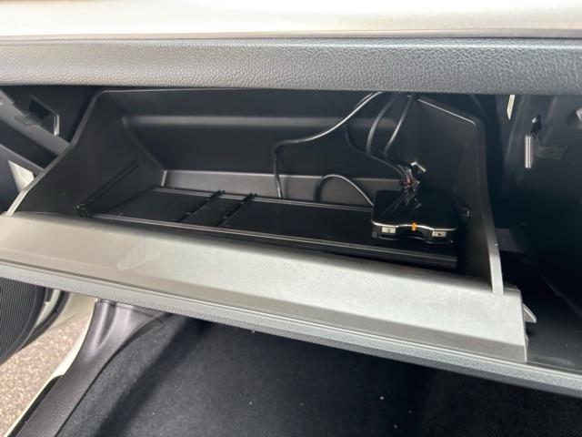 ＸＶ ２．０ｉ－Ｌ　アイサイト　禁煙車　革シート　純正ナビ　フルセグＴＶ　ＤＶＤ再生　ｂｌｕｅｔｏｏｔｈ　ＥＴＣ　バックカメラ　シートヒーター　パワーシート　ＨＩＤヘッドライト　クルーズコントロール　スバルアイサイト　ＳＩドライブ（19枚目）