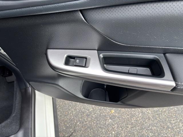 ＸＶ ２．０ｉ－Ｌ　アイサイト　禁煙車　革シート　純正ナビ　フルセグＴＶ　ＤＶＤ再生　ｂｌｕｅｔｏｏｔｈ　ＥＴＣ　バックカメラ　シートヒーター　パワーシート　ＨＩＤヘッドライト　クルーズコントロール　スバルアイサイト　ＳＩドライブ（40枚目）