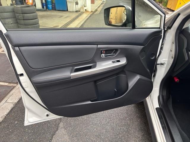 ＸＶ ２．０ｉ－Ｌ　アイサイト　禁煙車　革シート　純正ナビ　フルセグＴＶ　ＤＶＤ再生　ｂｌｕｅｔｏｏｔｈ　ＥＴＣ　バックカメラ　シートヒーター　パワーシート　ＨＩＤヘッドライト　クルーズコントロール　スバルアイサイト　ＳＩドライブ（41枚目）