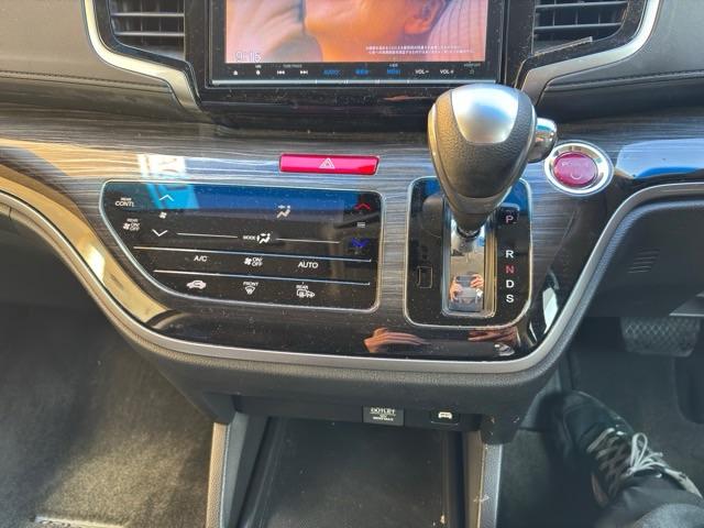 オデッセイハイブリッド ハイブリッドアブソルート・ホンダセンシング 禁煙車 純正8インチナビ バックカメラ フリップダウンモニター ETC ドライブレコーダー クルーズコントロール LEDヘッドライト 両側パワースライドドア(11枚目)