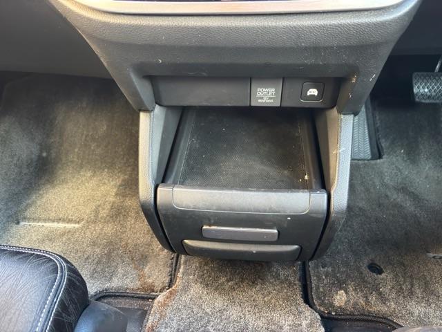 オデッセイハイブリッド ハイブリッドアブソルート・ホンダセンシング 禁煙車 純正8インチナビ バックカメラ フリップダウンモニター ETC ドライブレコーダー クルーズコントロール LEDヘッドライト 両側パワースライドドア(13枚目)