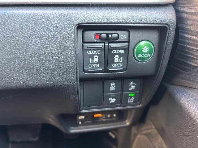 オデッセイハイブリッド ハイブリッドアブソルート・ホンダセンシング 禁煙車 純正8インチナビ バックカメラ フリップダウンモニター ETC ドライブレコーダー クルーズコントロール LEDヘッドライト 両側パワースライドドア(15枚目)