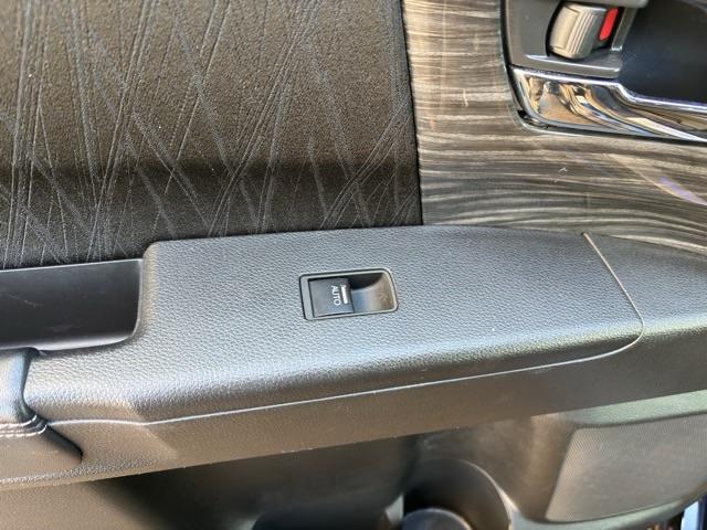 オデッセイハイブリッド ハイブリッドアブソルート・ホンダセンシング 禁煙車 純正8インチナビ バックカメラ フリップダウンモニター ETC ドライブレコーダー クルーズコントロール LEDヘッドライト 両側パワースライドドア(35枚目)