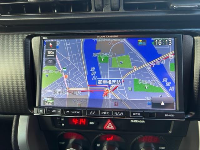 �c�Ǝ��Ԃ́A�X�F�O�O�`�P�X�F�O�O�܂łł��I��x���́A���j���ł��B�@�N���N�n�A�f�v�A���~�͂��x�݂������܂��B