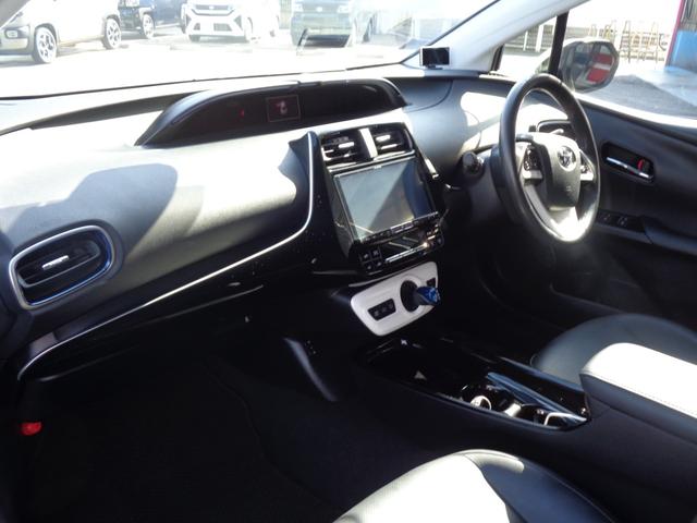 プリウス Aプレミアム ツーリングセレクション 社外9インチナビ TV ETC バックモニター トヨタセーフティセンス クルーズコントロール ヘッドアップディスプレイ フロントシートヒーター モデリスタエアロ(3枚目)