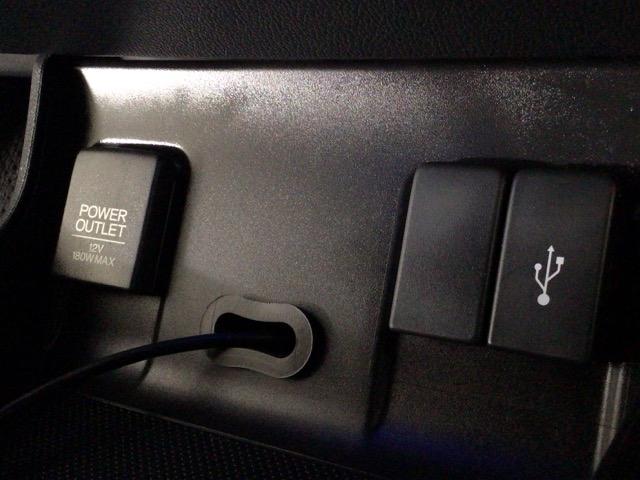 シャトル ハイブリッドＺホンダセンシング　ＬＥＤ・フルセグ・メモリナビ・バックカメラ・純正ＡＷ・シートヒーター・ＥＴＣ　衝突軽減　カーテンエアバック　ＬＥＤライト　前席シートヒーター　イモビ　Ｂカメラ　クルコン　ＵＳＢ接続　ＤＶＤ　ナビＴＶ（9枚目）