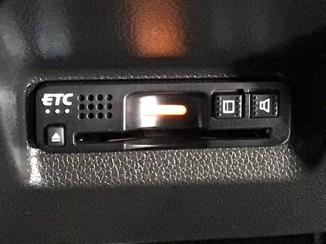 シャトル ハイブリッドＺホンダセンシング　ＬＥＤ・フルセグ・メモリナビ・バックカメラ・純正ＡＷ・シートヒーター・ＥＴＣ　衝突軽減　カーテンエアバック　ＬＥＤライト　前席シートヒーター　イモビ　Ｂカメラ　クルコン　ＵＳＢ接続　ＤＶＤ　ナビＴＶ（11枚目）