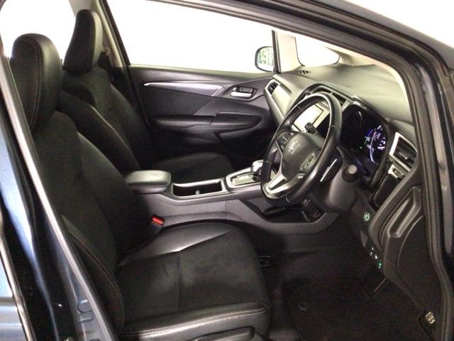 シャトル ハイブリッドＺホンダセンシング　ＬＥＤ・フルセグ・メモリナビ・バックカメラ・純正ＡＷ・シートヒーター・ＥＴＣ　衝突軽減　カーテンエアバック　ＬＥＤライト　前席シートヒーター　イモビ　Ｂカメラ　クルコン　ＵＳＢ接続　ＤＶＤ　ナビＴＶ（15枚目）