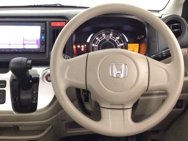 ドライバーの方の動きを考えて設計されたインパネです。使いやすさと同時にスタイルも追求されています。