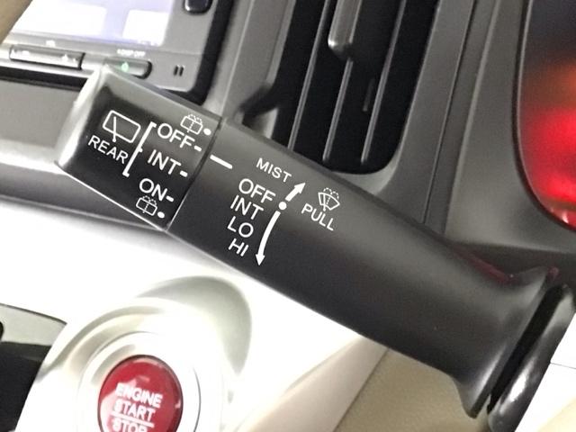 リアワイパーも装備されています。雨の日、前後の視界確保で安全性も向上します！