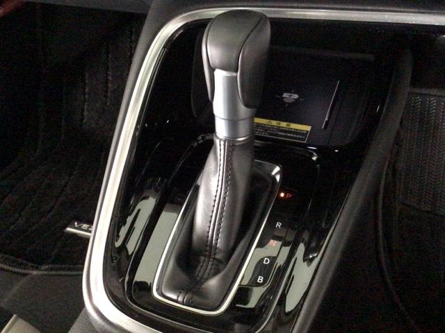 ヴェゼル ｅ：ＨＥＶＺ　ＬＥＤ・ホンダＣＯＮＮＥＣＴ・メモリナビ・バックカメラ・純正ＡＷ・ＥＴＣ　衝突回避支援ブレーキ機能　スマキ　Ｐトランク　フルオートエアコン　エアバッグ　両席エアバック　Ｒカメ　パワーウィンドウ　ソナー（18枚目）