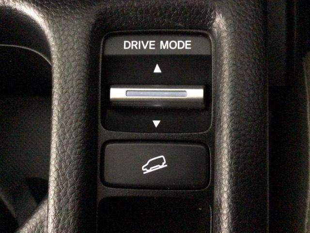 ヴェゼル ｅ：ＨＥＶＺ　ＬＥＤ・ホンダＣＯＮＮＥＣＴ・メモリナビ・バックカメラ・純正ＡＷ・ＥＴＣ　衝突回避支援ブレーキ機能　スマキ　Ｐトランク　フルオートエアコン　エアバッグ　両席エアバック　Ｒカメ　パワーウィンドウ　ソナー（27枚目）