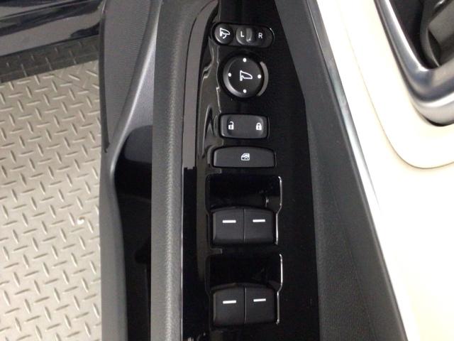 ヴェゼル ｅ：ＨＥＶＺ　ＬＥＤ・ホンダＣＯＮＮＥＣＴ・メモリナビ・バックカメラ・純正ＡＷ・ＥＴＣ　衝突回避支援ブレーキ機能　スマキ　Ｐトランク　フルオートエアコン　エアバッグ　両席エアバック　Ｒカメ　パワーウィンドウ　ソナー（29枚目）