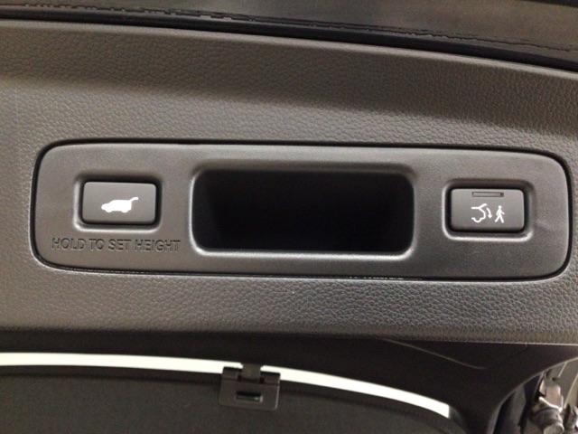 ヴェゼル ｅ：ＨＥＶＺ　ＬＥＤ・ホンダＣＯＮＮＥＣＴ・メモリナビ・バックカメラ・純正ＡＷ・ＥＴＣ　衝突回避支援ブレーキ機能　スマキ　Ｐトランク　フルオートエアコン　エアバッグ　両席エアバック　Ｒカメ　パワーウィンドウ　ソナー（41枚目）