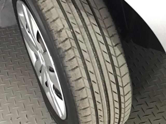 フィット ｅ：ＨＥＶホーム　ＬＥＤヘッドライト・ホンダＣＯＮＮＥＣＴ・衝突軽減ブレーキ・オーディオレス　前後誤発進抑制機能　クリソナ　助手席エアバッグ　運転席エアバッグ　ＬＥＤライト　ＡＢＳ　サイドエアバッグ　スマートキー（3枚目）