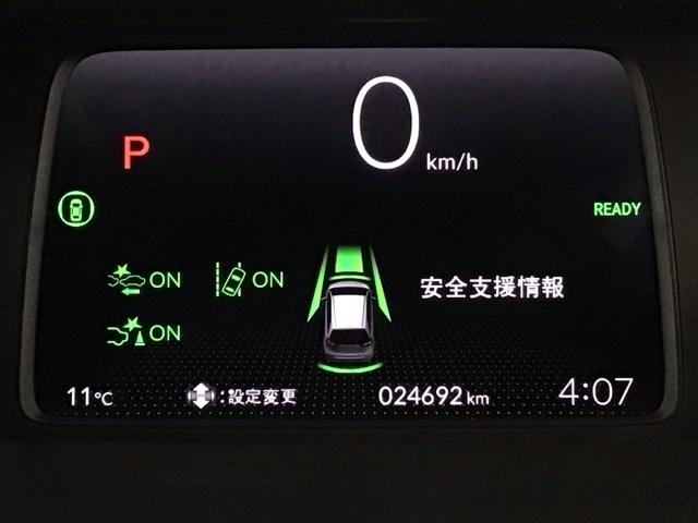 フィット ｅ：ＨＥＶホーム　ＬＥＤヘッドライト・ホンダＣＯＮＮＥＣＴ・衝突軽減ブレーキ・オーディオレス　前後誤発進抑制機能　クリソナ　助手席エアバッグ　運転席エアバッグ　ＬＥＤライト　ＡＢＳ　サイドエアバッグ　スマートキー（6枚目）