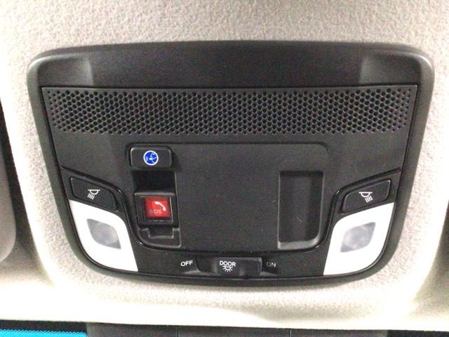 フィット ｅ：ＨＥＶホーム　ＬＥＤヘッドライト・ホンダＣＯＮＮＥＣＴ・衝突軽減ブレーキ・オーディオレス　前後誤発進抑制機能　クリソナ　助手席エアバッグ　運転席エアバッグ　ＬＥＤライト　ＡＢＳ　サイドエアバッグ　スマートキー（20枚目）