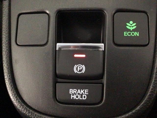 フィット ｅ：ＨＥＶホーム　ＬＥＤヘッドライト・ホンダＣＯＮＮＥＣＴ・衝突軽減ブレーキ・オーディオレス　前後誤発進抑制機能　クリソナ　助手席エアバッグ　運転席エアバッグ　ＬＥＤライト　ＡＢＳ　サイドエアバッグ　スマートキー（25枚目）