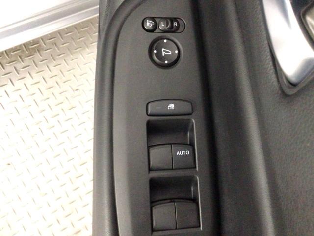 フィット ｅ：ＨＥＶホーム　ＬＥＤヘッドライト・ホンダＣＯＮＮＥＣＴ・衝突軽減ブレーキ・オーディオレス　前後誤発進抑制機能　クリソナ　助手席エアバッグ　運転席エアバッグ　ＬＥＤライト　ＡＢＳ　サイドエアバッグ　スマートキー（26枚目）