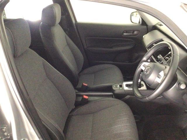 フィット ｅ：ＨＥＶホーム　ＬＥＤヘッドライト・ホンダＣＯＮＮＥＣＴ・衝突軽減ブレーキ・オーディオレス　前後誤発進抑制機能　クリソナ　助手席エアバッグ　運転席エアバッグ　ＬＥＤライト　ＡＢＳ　サイドエアバッグ　スマートキー（29枚目）