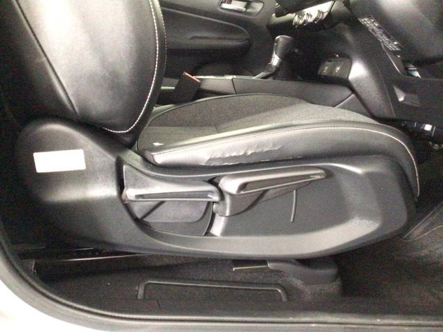 フィット ｅ：ＨＥＶホーム　ＬＥＤヘッドライト・ホンダＣＯＮＮＥＣＴ・衝突軽減ブレーキ・オーディオレス　前後誤発進抑制機能　クリソナ　助手席エアバッグ　運転席エアバッグ　ＬＥＤライト　ＡＢＳ　サイドエアバッグ　スマートキー（31枚目）