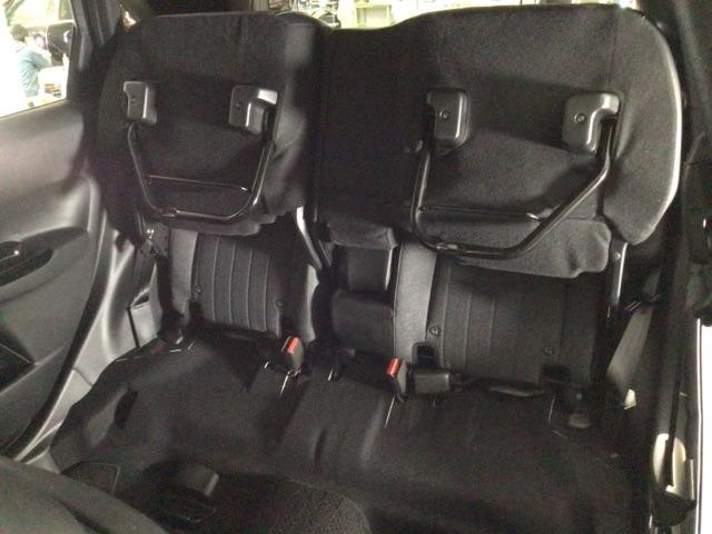 フィット ｅ：ＨＥＶホーム　ＬＥＤヘッドライト・ホンダＣＯＮＮＥＣＴ・衝突軽減ブレーキ・オーディオレス　前後誤発進抑制機能　クリソナ　助手席エアバッグ　運転席エアバッグ　ＬＥＤライト　ＡＢＳ　サイドエアバッグ　スマートキー（33枚目）