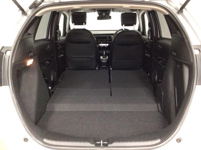 フィット ｅ：ＨＥＶホーム　ＬＥＤヘッドライト・ホンダＣＯＮＮＥＣＴ・衝突軽減ブレーキ・オーディオレス　前後誤発進抑制機能　クリソナ　助手席エアバッグ　運転席エアバッグ　ＬＥＤライト　ＡＢＳ　サイドエアバッグ　スマートキー（37枚目）