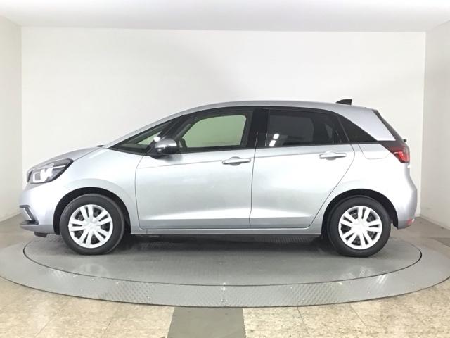 フィット ｅ：ＨＥＶホーム　ＬＥＤヘッドライト・ホンダＣＯＮＮＥＣＴ・衝突軽減ブレーキ・オーディオレス　前後誤発進抑制機能　クリソナ　助手席エアバッグ　運転席エアバッグ　ＬＥＤライト　ＡＢＳ　サイドエアバッグ　スマートキー（50枚目）