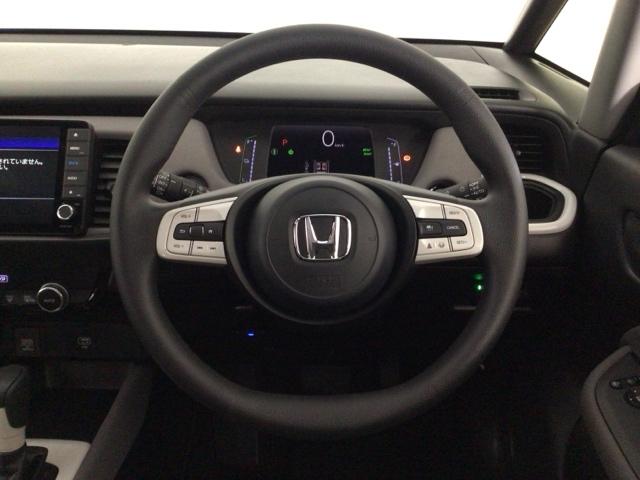 フィット ｅ：ＨＥＶクロスター　ＬＥＤ・フルセグ・メモリナビ・バックカメラ・純正ＡＷ・ホンダＣＯＮＮＥＣＴ　衝突回避システム　フルオートエアコン　前後センサー　ＬＥＤランプ　エアバッグ　サイドエアバック　地デジ　ＶＳＡ　ＥＴＣ（12枚目）