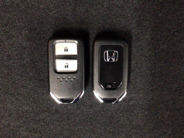 フィット ｅ：ＨＥＶクロスター　ＬＥＤ・フルセグ・メモリナビ・バックカメラ・純正ＡＷ・ホンダＣＯＮＮＥＣＴ　衝突回避システム　フルオートエアコン　前後センサー　ＬＥＤランプ　エアバッグ　サイドエアバック　地デジ　ＶＳＡ　ＥＴＣ（30枚目）