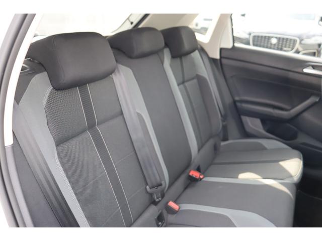 ポロ TSIハイライン 純正ナビ LEDヘッドライト ブラインドスポット レザーステアリング パドルシフト(7枚目)