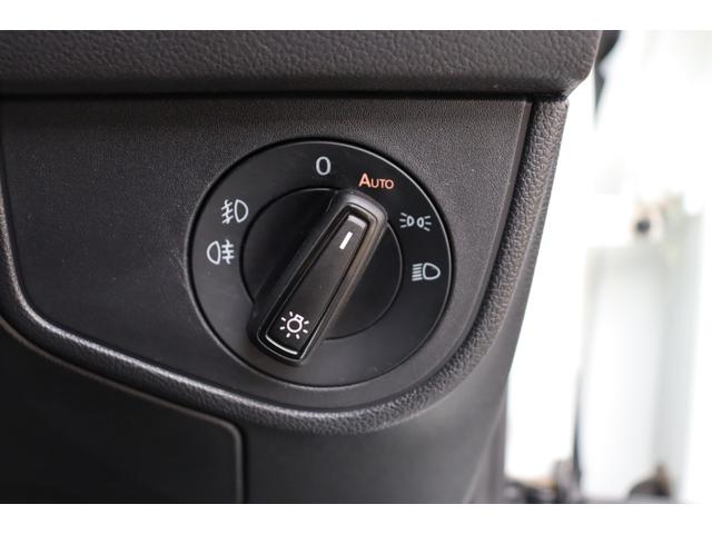 ポロ TSIハイライン 純正ナビ LEDヘッドライト ブラインドスポット レザーステアリング パドルシフト(17枚目)