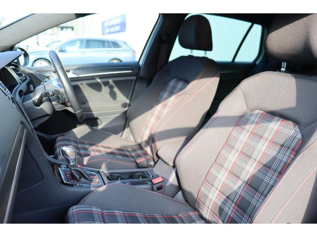 ゴルフGTI ベースグレード 当社顧客様お乗り換車 車検残期間長 純正ナビ テクノロジーパッケージ DCC ACC GTI専用サスペンション 地デジTV受信 パドルシフト デジタルメーター レッドキャリパー(8枚目)