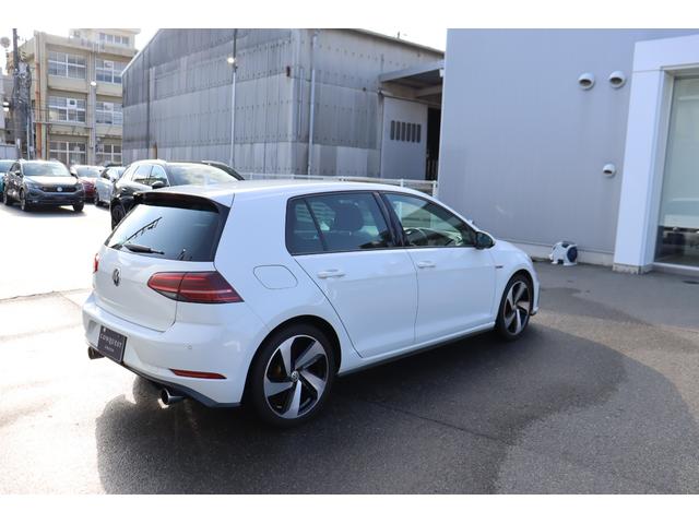 ゴルフGTI ベースグレード 当社顧客様お乗り換車 車検残期間長 純正ナビ テクノロジーパッケージ DCC ACC GTI専用サスペンション 地デジTV受信 パドルシフト デジタルメーター レッドキャリパー(33枚目)