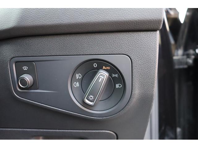 （ヘッドライトスイッチ）フォグランプやリアフォグランプの操作もスイッチ一つで完結。＊一部車種除く視点を変えずにドライビングに集中して頂く為の工夫の一つです。