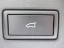 (パワーテールゲート)リアゲートの開閉が電動で出来ますのでお買い物の際などの負担軽減に繋がります。グレードにより開閉の制御が異なりますので、詳しくはスタッフまでお問い合わせ下さいませ。