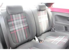 （運転席／助手席）安全装備をオプションで追加するのは日本的発想。フォルクスワーゲン車はサイドエアバッグを全車標準で装備しております。 7