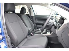 （運転席／助手席）安全装備をオプションで追加するのは日本的発想。フォルクスワーゲン車はサイドエアバッグを全車標準で装備しております。 5
