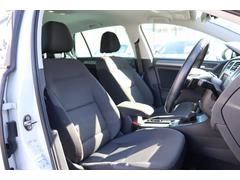 （運転席／助手席）安全装備をオプションで追加するのは日本的発想。フォルクスワーゲン車はサイドエアバッグを全車標準で装備しております。 5