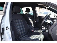 （運転席／助手席）安全装備をオプションで追加するのは日本的発想。フォルクスワーゲン車はサイドエアバッグを全車標準で装備しております 6