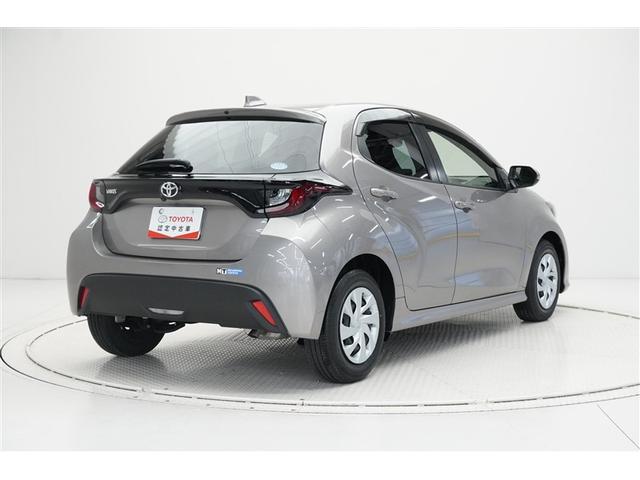 ヤリス G カーナビ Bカメラ エアコン スマートキー&プッシュスタート ドライブレコーダー メモリーナビゲーション イモビ 横滑り防止システム クルーズC ABS パワーウィンドウ パワーステアリング(3枚目)