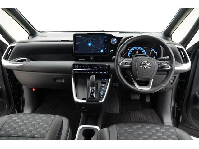 ヴォクシー ハイブリッドＳ－Ｚ　パワーウィンドウ　ＤＶＤ再生機能　インテリキー　横滑防止装置　地デジＴＶ　アクティブクルーズコントロール　１オナ　フルオートエアコン　リアカメラ　エアバッグ　ＡＢＳ　１００Ｖ充電　ナビＴＶ　ＷＡＣ（5枚目）