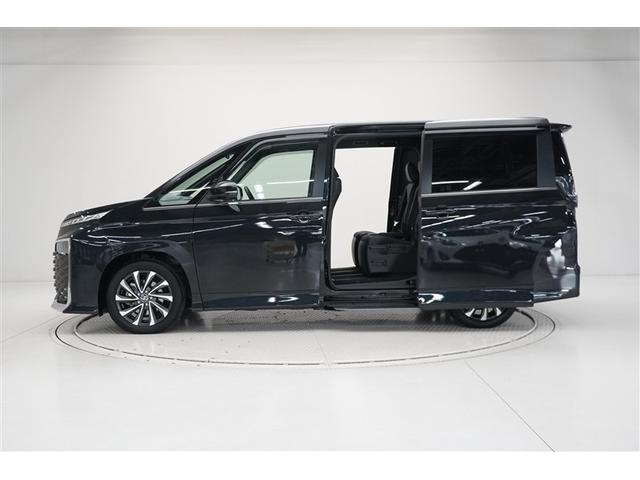 ヴォクシー ハイブリッドＳ－Ｚ　パワーウィンドウ　ＤＶＤ再生機能　インテリキー　横滑防止装置　地デジＴＶ　アクティブクルーズコントロール　１オナ　フルオートエアコン　リアカメラ　エアバッグ　ＡＢＳ　１００Ｖ充電　ナビＴＶ　ＷＡＣ（17枚目）